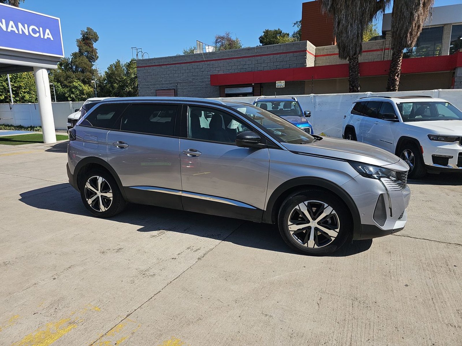 Peugeot 5008 1.5 Allure Pack Bluehdi 130 4x2 Eat8 5p 2025 - Foto 3 de 8