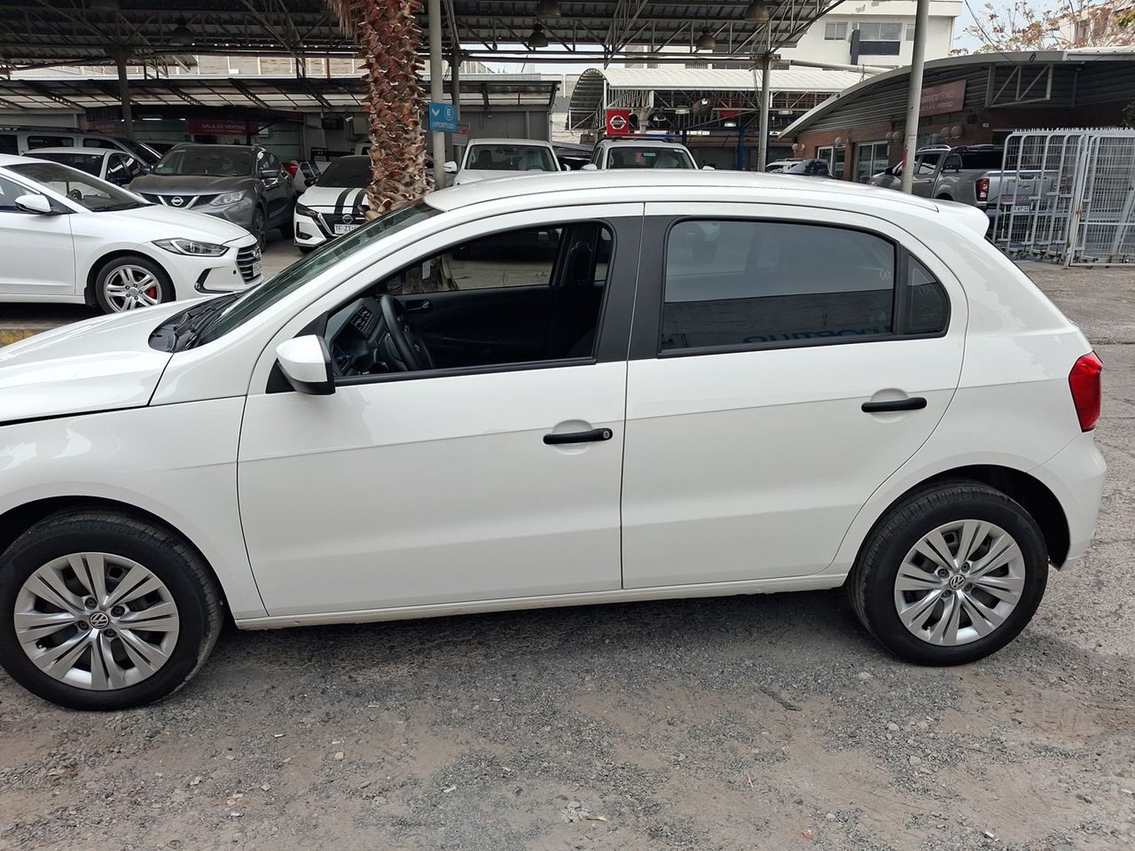 Volkswagen Gol 1.6 Comfortline 4x2 Hb Mt 5p 2022 - Imagen 4 de 8