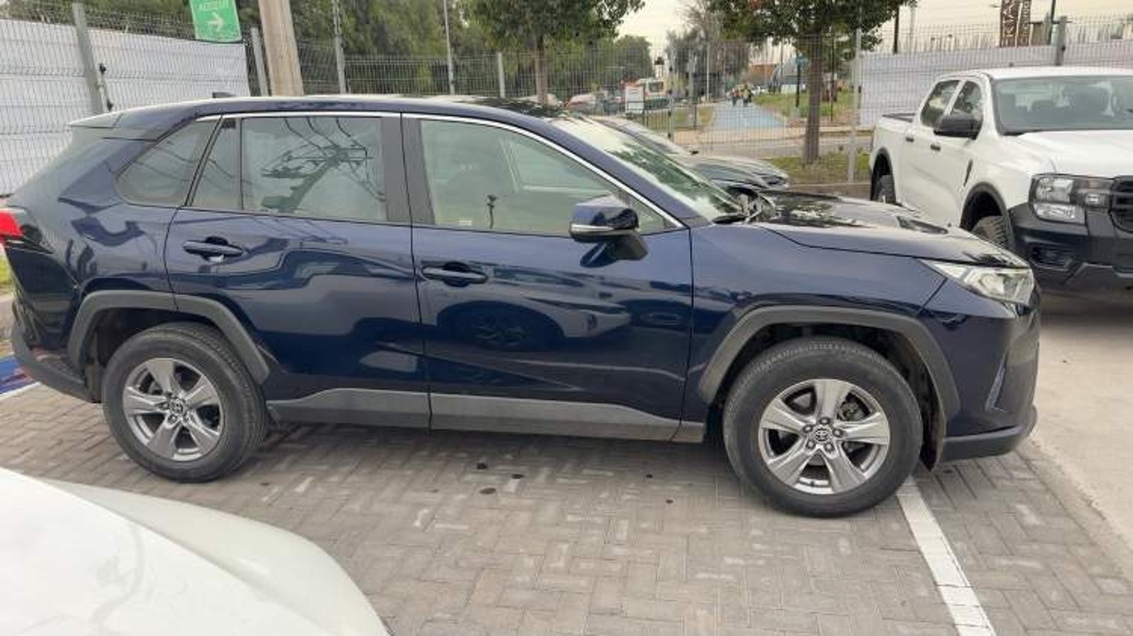 Toyota Rav 4 2.0 Le 4x2 Cvt At 5p 2022 - Imagen 3 de 5