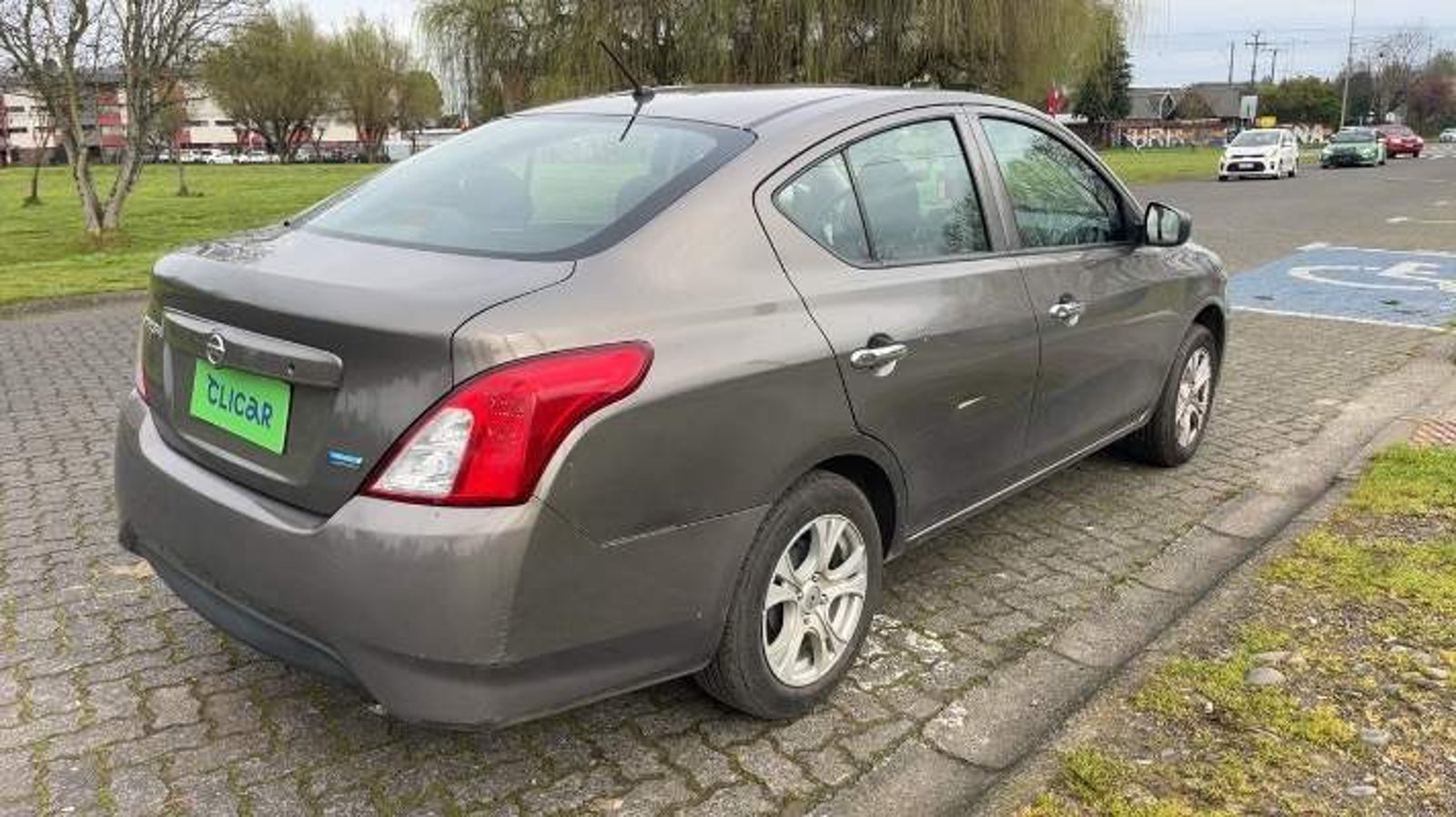 Nissan Versa 1.6 Sense 4x2 Mt 4p 2017 - Imagen 4 de 5