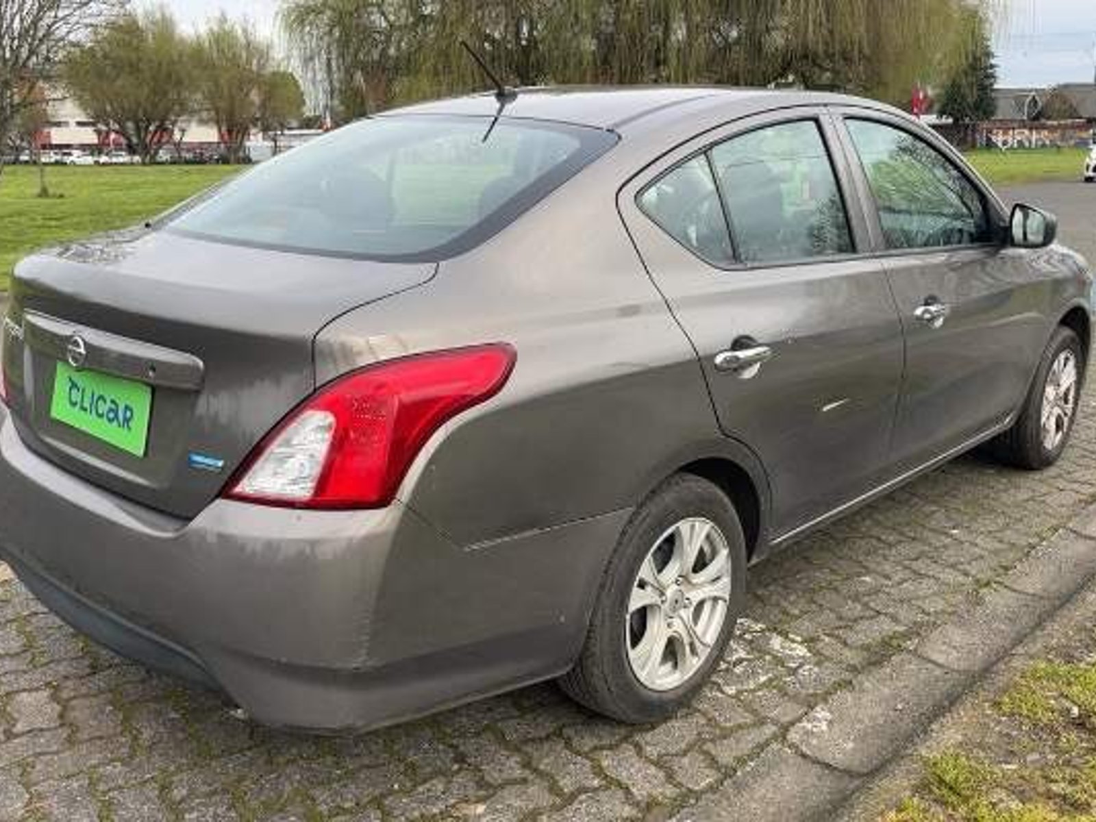 Nissan Versa 1.6 Sense 4x2 Mt 4p 2017 - Foto 4 de 5