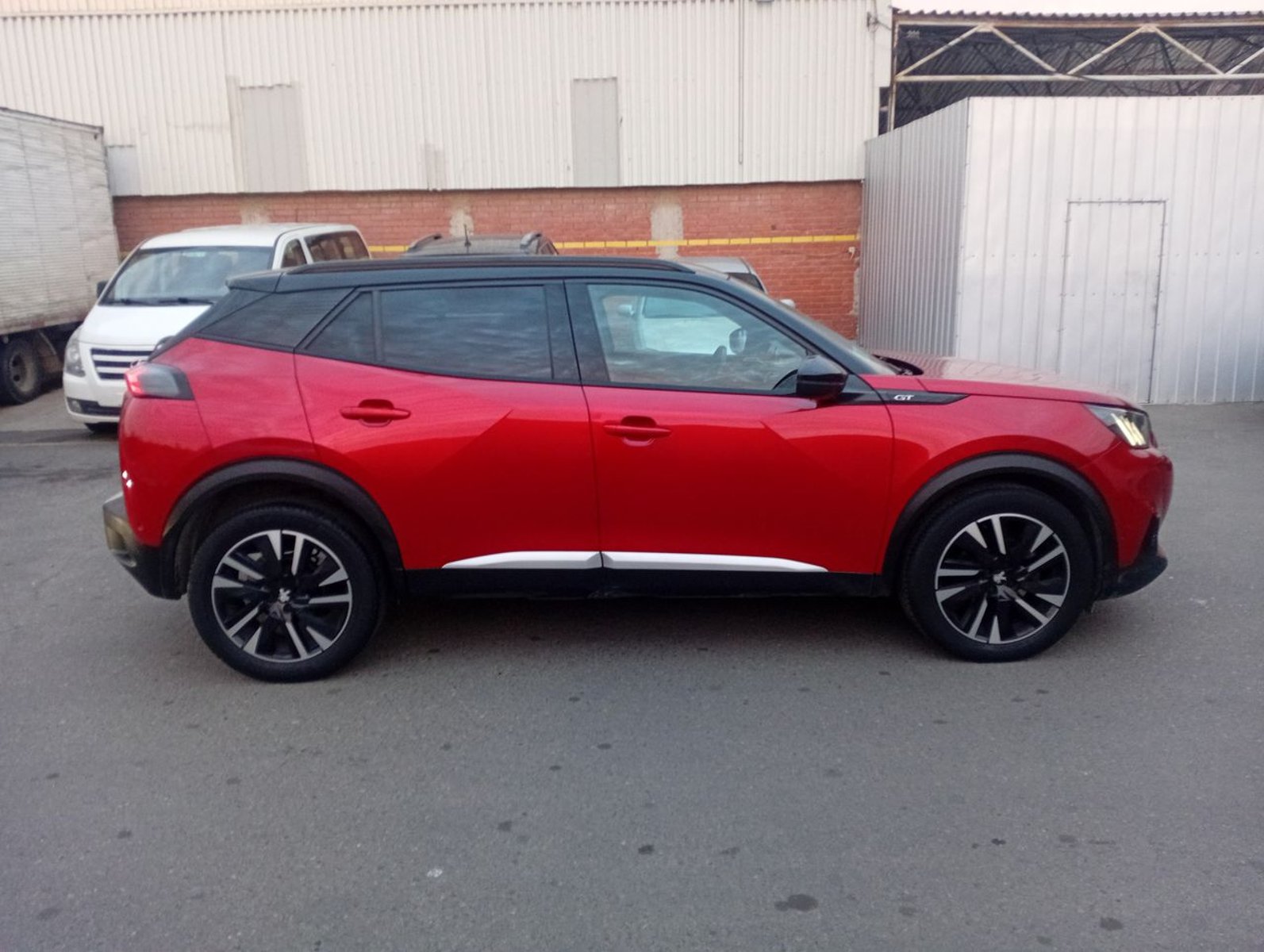 Peugeot 2008 1.5 Gt Bluehdi 130 Diesel 4x2 Eat8 5p 2022 - Imagen 8 de 8