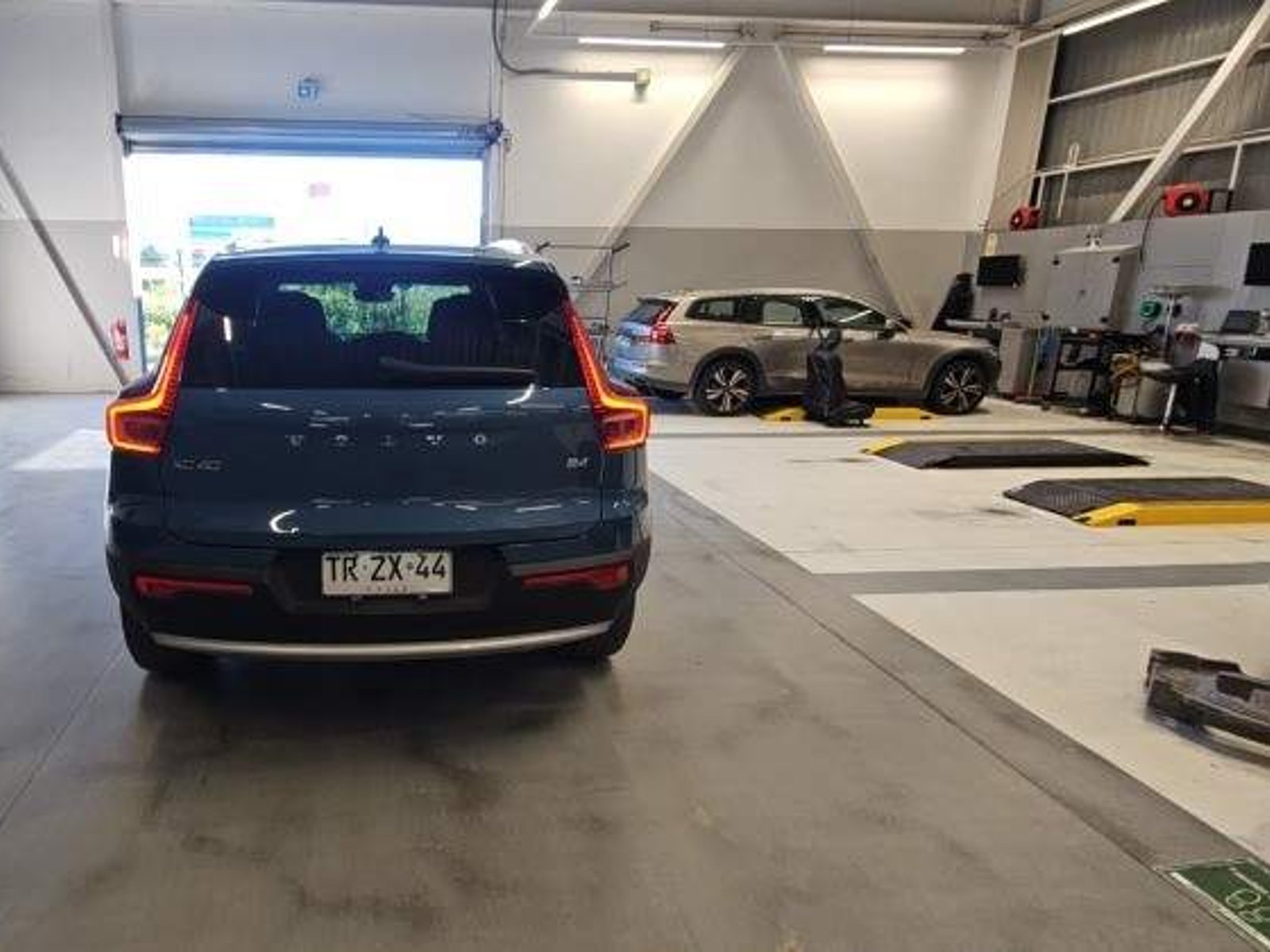 Volvo Xc40 2.0 B4 Plus Hibrido Fwd 4x2 At 5p 2025 - Foto 5 de 5