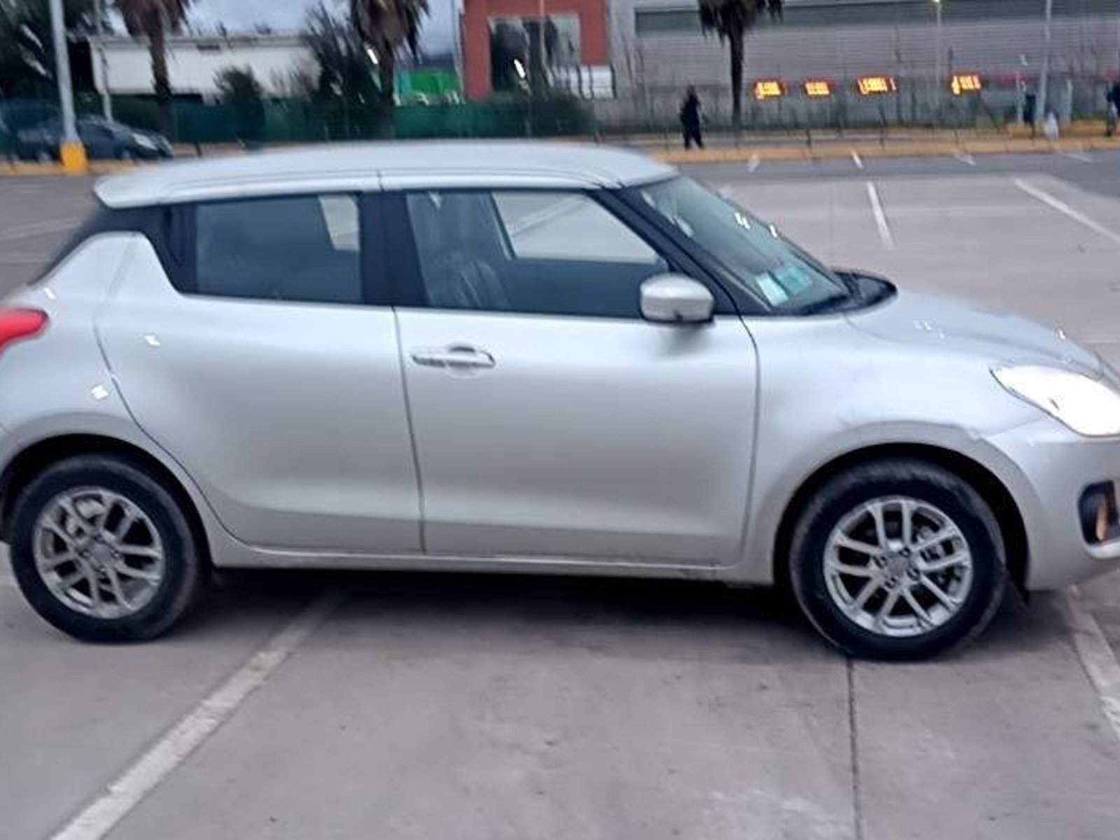 Suzuki Swift 1.2 Gl Sport 4x2 Hb Amt At 5p 2023 - Foto 2 de 4