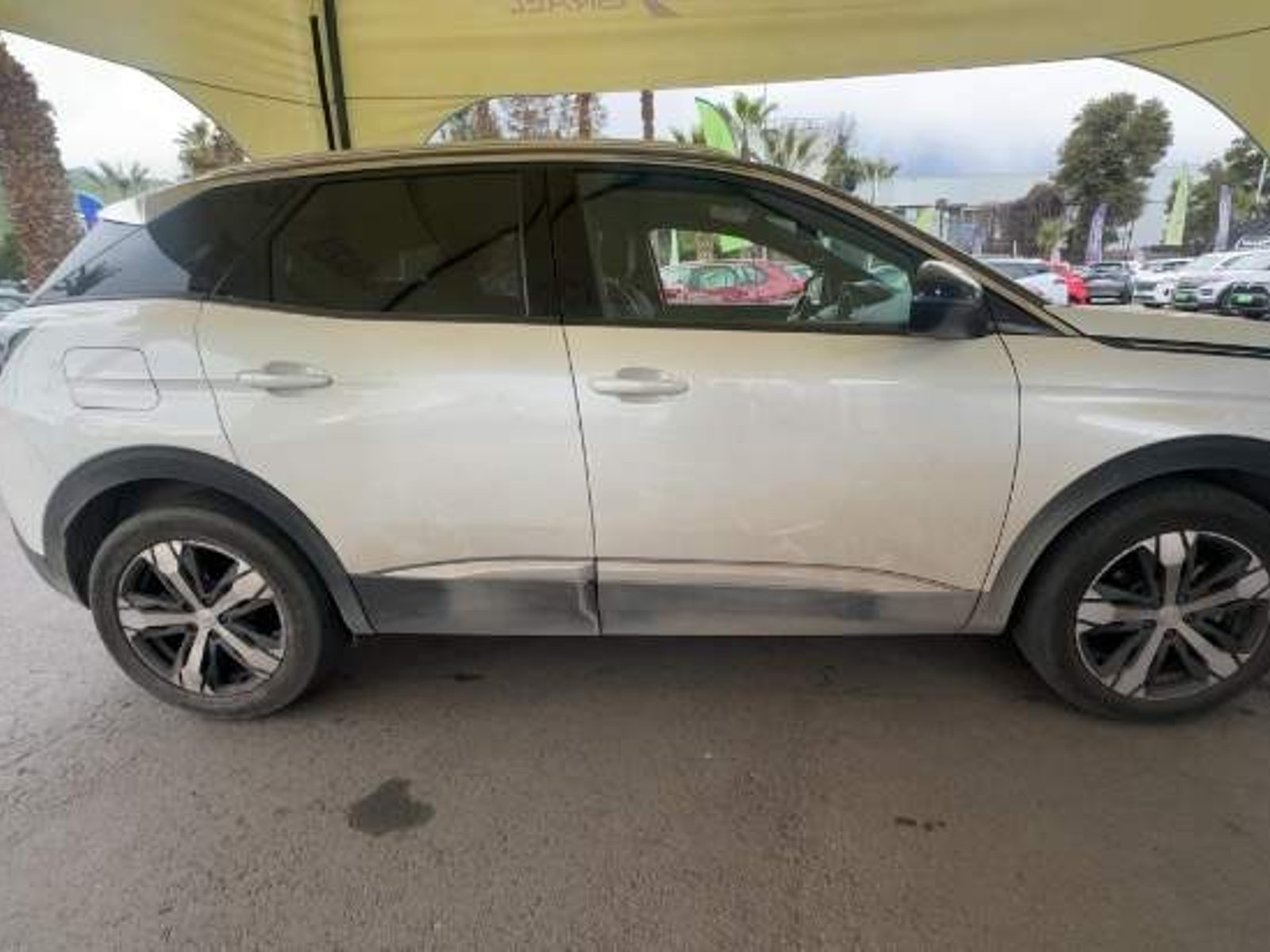 Peugeot 3008 1.5 Allure Pack Bluehdi 130 4x2 Eat8 5p 2024 - Foto 2 de 4