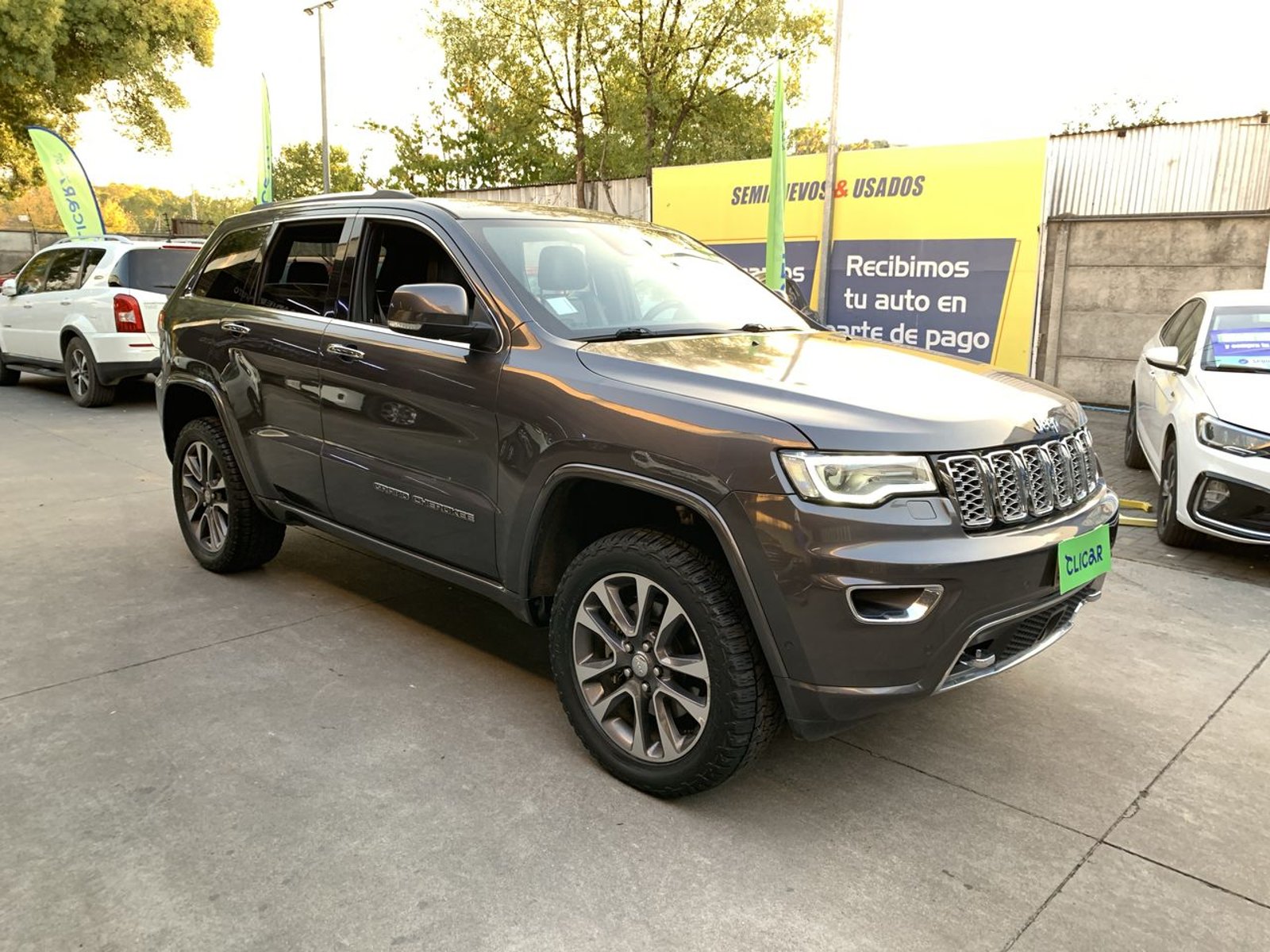 Jeep Grand Cherokee 5.7 Overland 4x4 At 5p 2019 - Foto 3 de 8