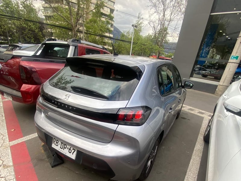 Peugeot 208 1.2 Signature Puretech 4x2 82 Mt5 5p 2021 - Imagen 4 de 5