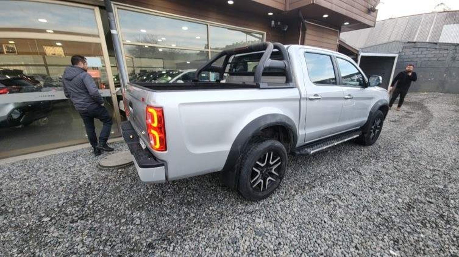 JAC T8 2.0 Comfort 4x4 Diesel Mt 4p 2023 - Imagen 3 de 4