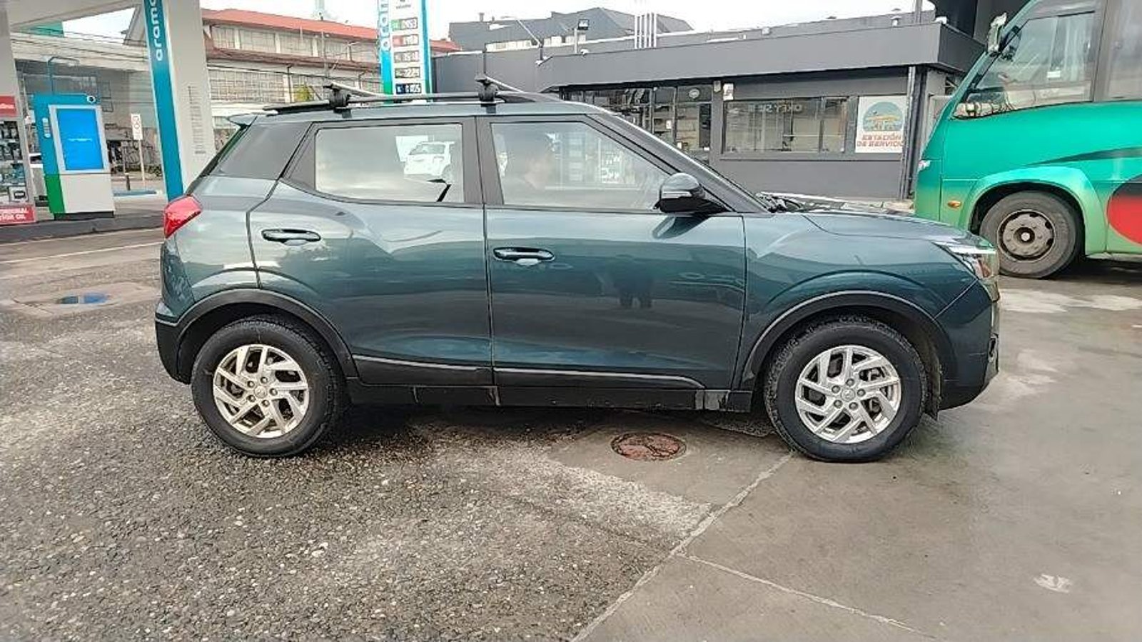 Mahindra Xuv 300 1.2t Elite 4x2 Mt 5p 2023 - Imagen 3 de 5