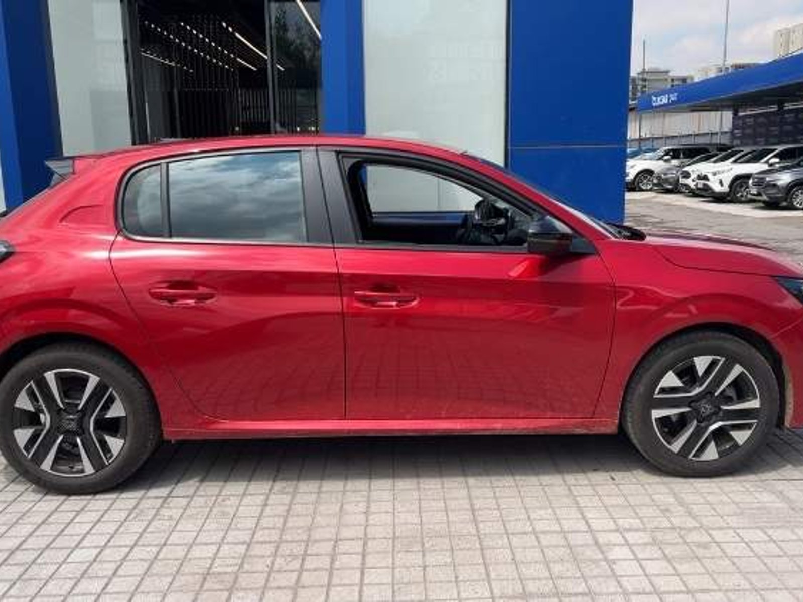 Peugeot 208 1.2 Mca Puretech 75 Active 4x2 Mt 5p 2024 - Foto 3 de 5