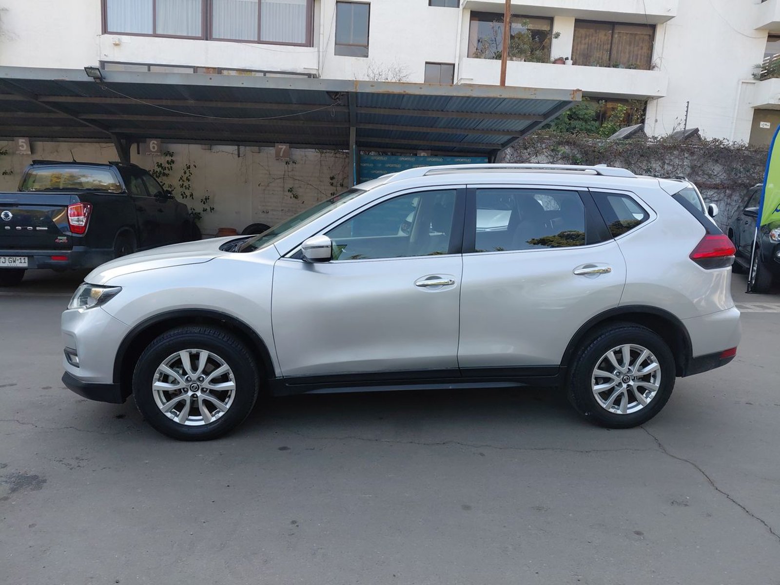Nissan X-trail 2.5 Sense 4x4 2row Cvt At 5p 2021 - Foto 4 de 8