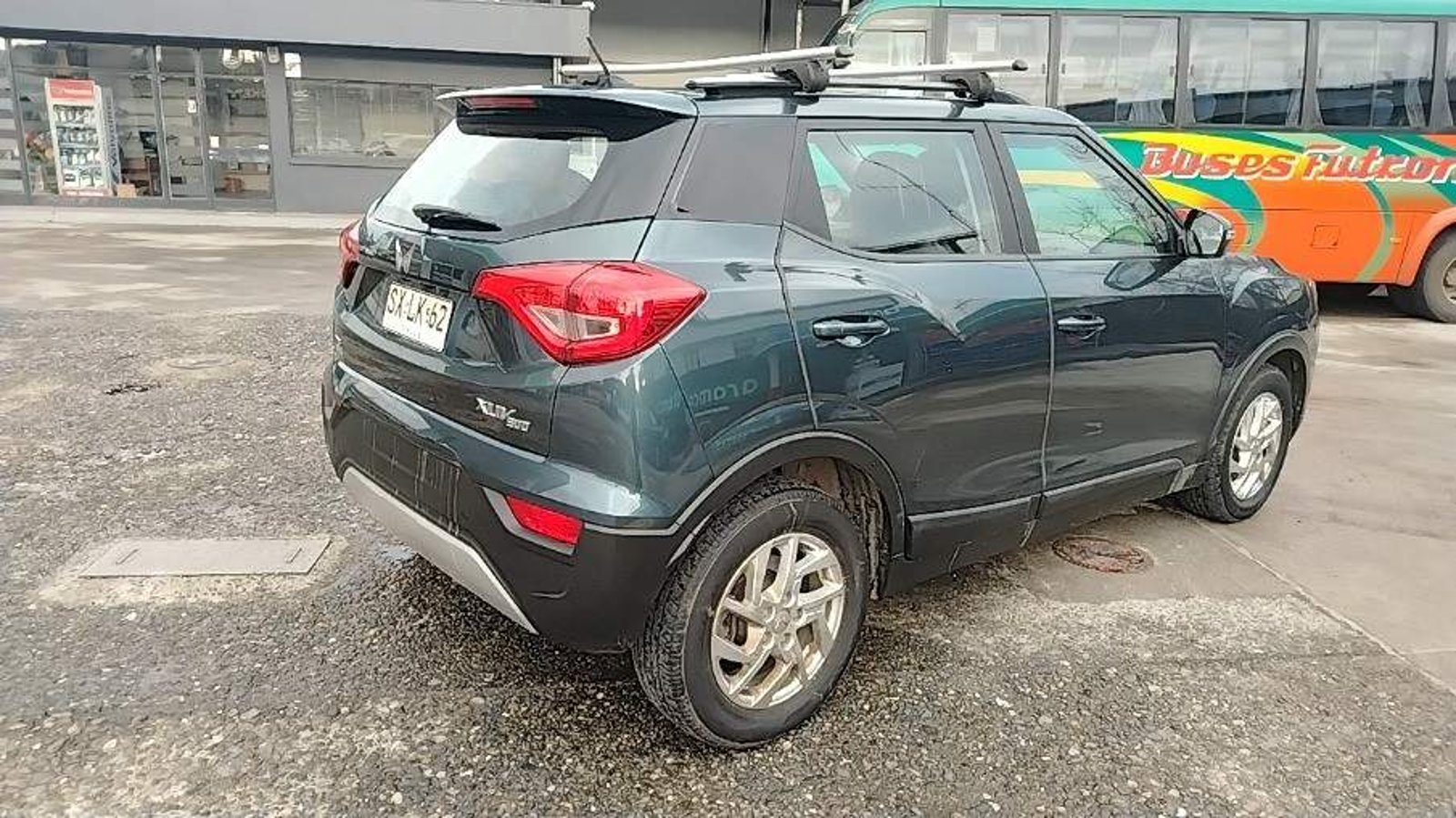 Mahindra Xuv 300 1.2t Elite 4x2 Mt 5p 2023 - Imagen 4 de 5