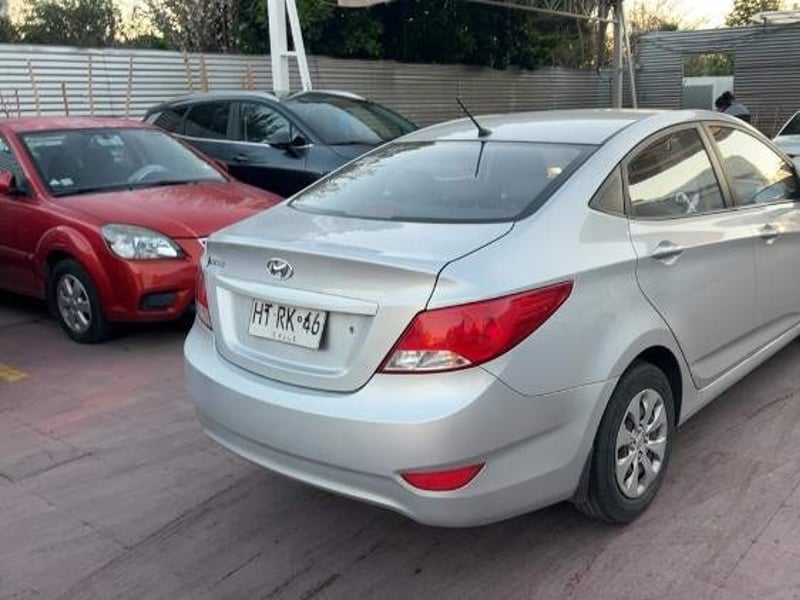 Hyundai Accent 1.4 Gl Rb 4x2 Sdn 2ab Ac Abs At 4p 2016 - Imagen 4 de 5