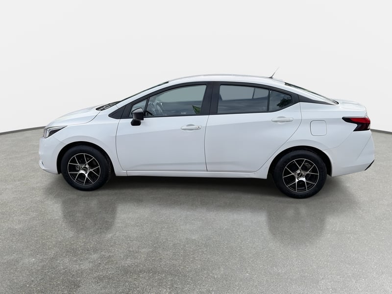 Nissan Versa 1.6 Sense 4x2 Mt 4p 2023 - Imagen 4 de 8