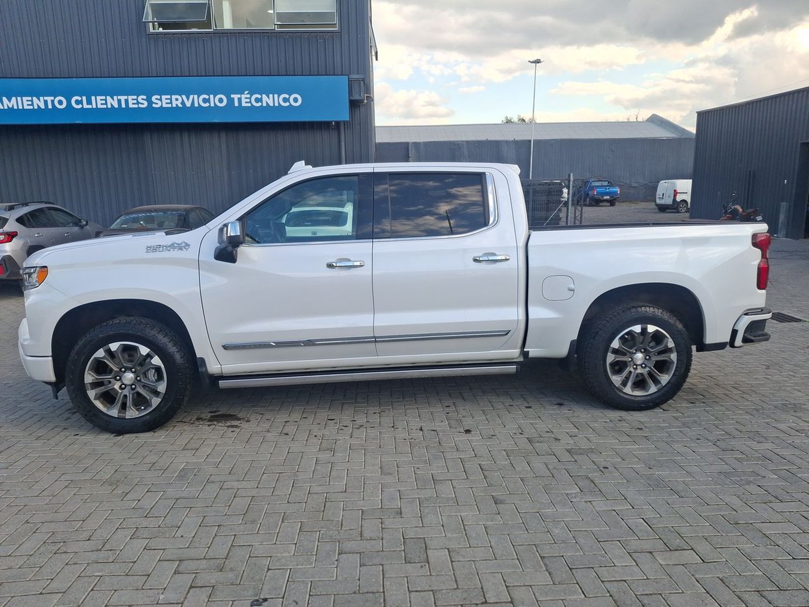 Chevrolet Silverado 3.0 High Country 4x4 At 4p 2023 - Foto 4 de 8