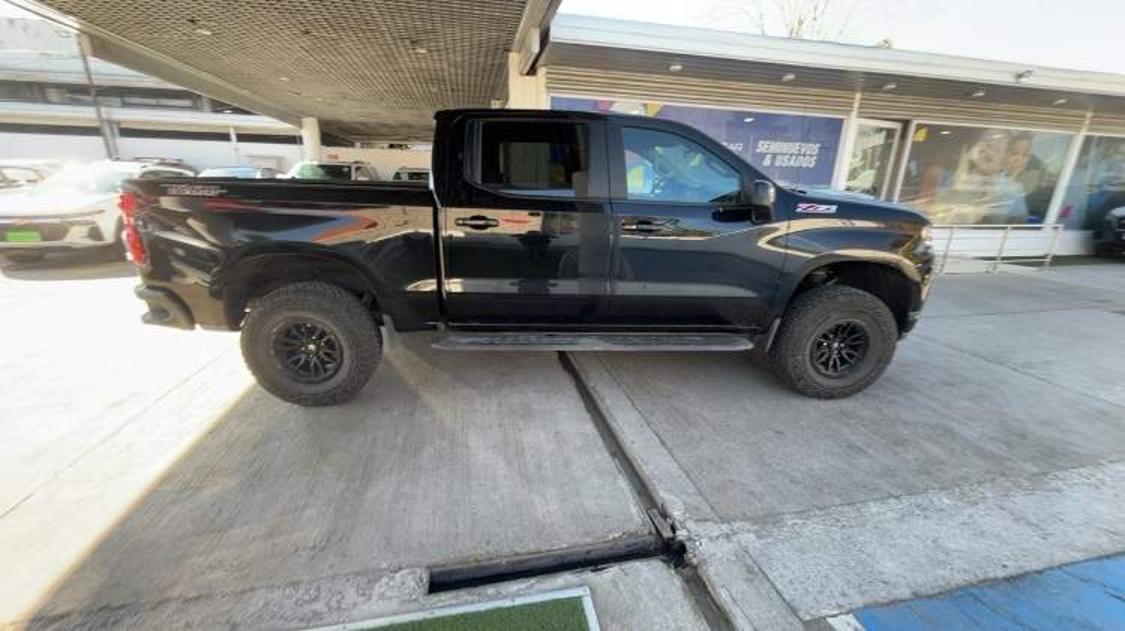 Chevrolet Silverado 5.3 Lt Trailboss Z71 4x4 At 4p 2022 - Foto 3 de 8