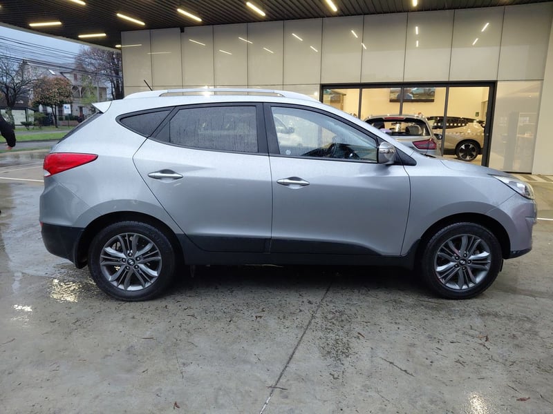 Hyundai Tucson 2.0 Gl 2wd Lm Pe Ac 2ab At 5p 2016 - Imagen 8 de 8
