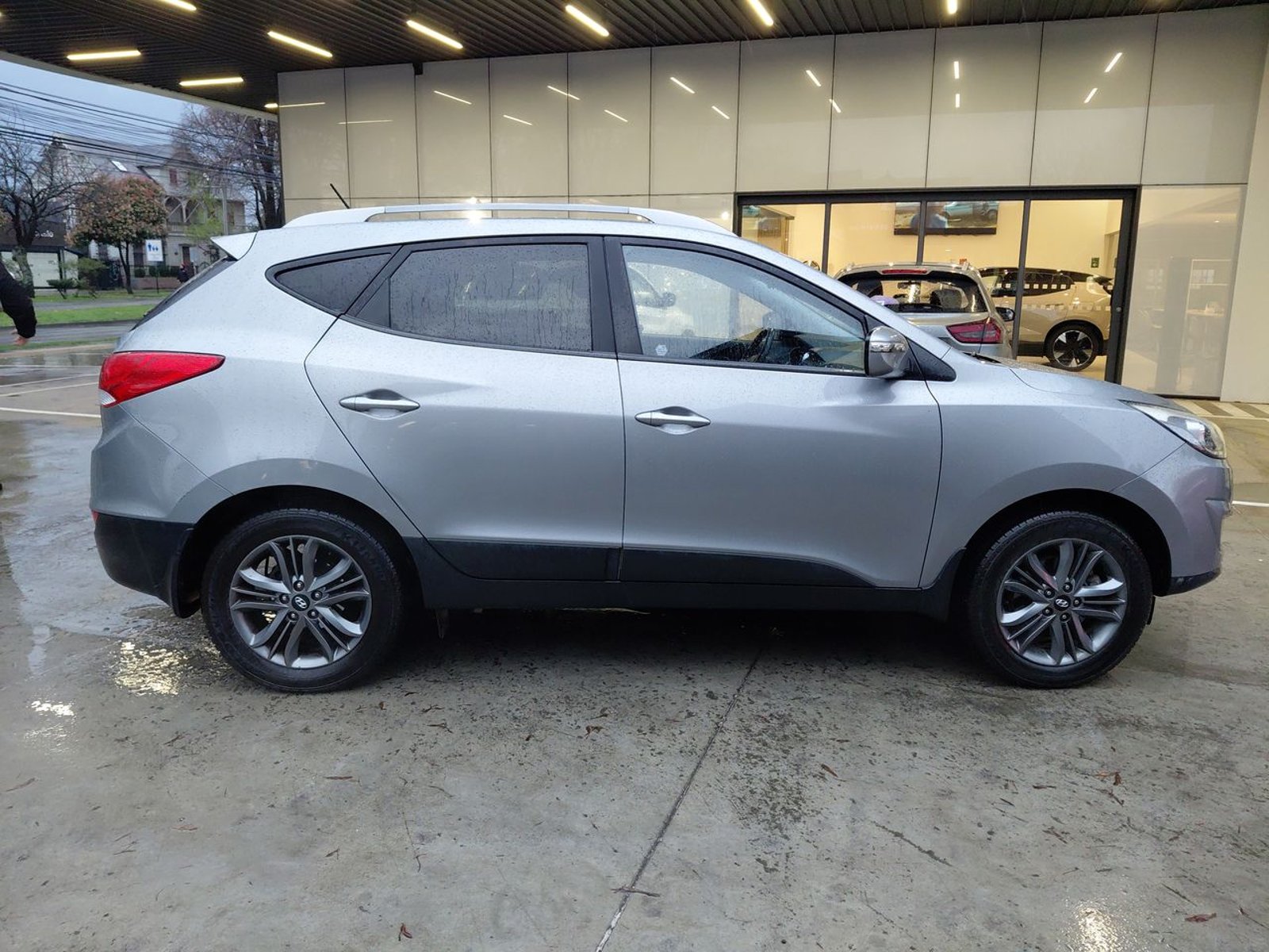 Hyundai Tucson 2.0 Gl 2wd Lm Pe Ac 2ab At 5p 2016 - Imagen 8 de 8
