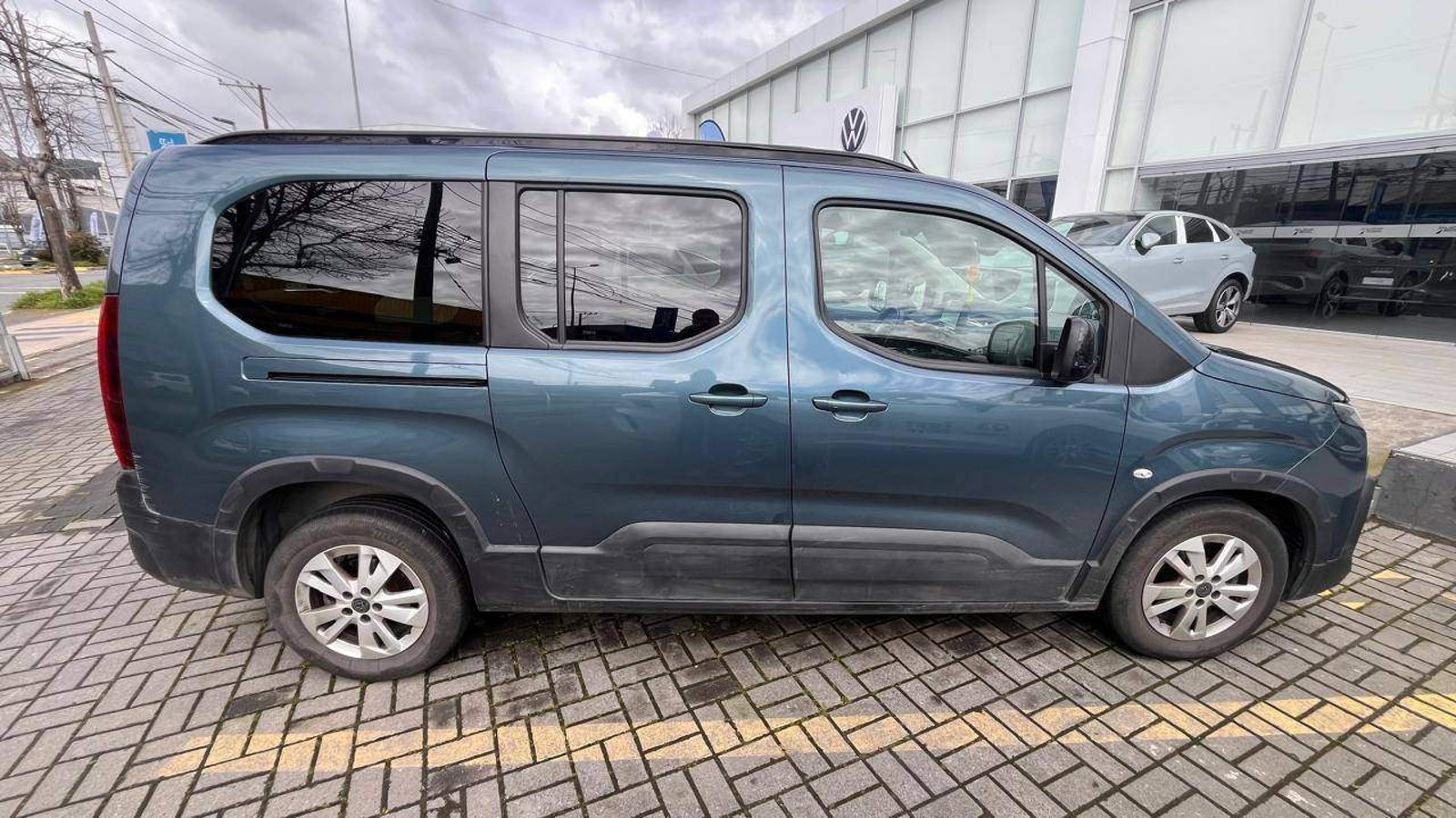 Peugeot Rifter 1.6 Allure Bluehdi Diesel 100hp 4x2 Mt6 5p 2025 - Imagen 3 de 5