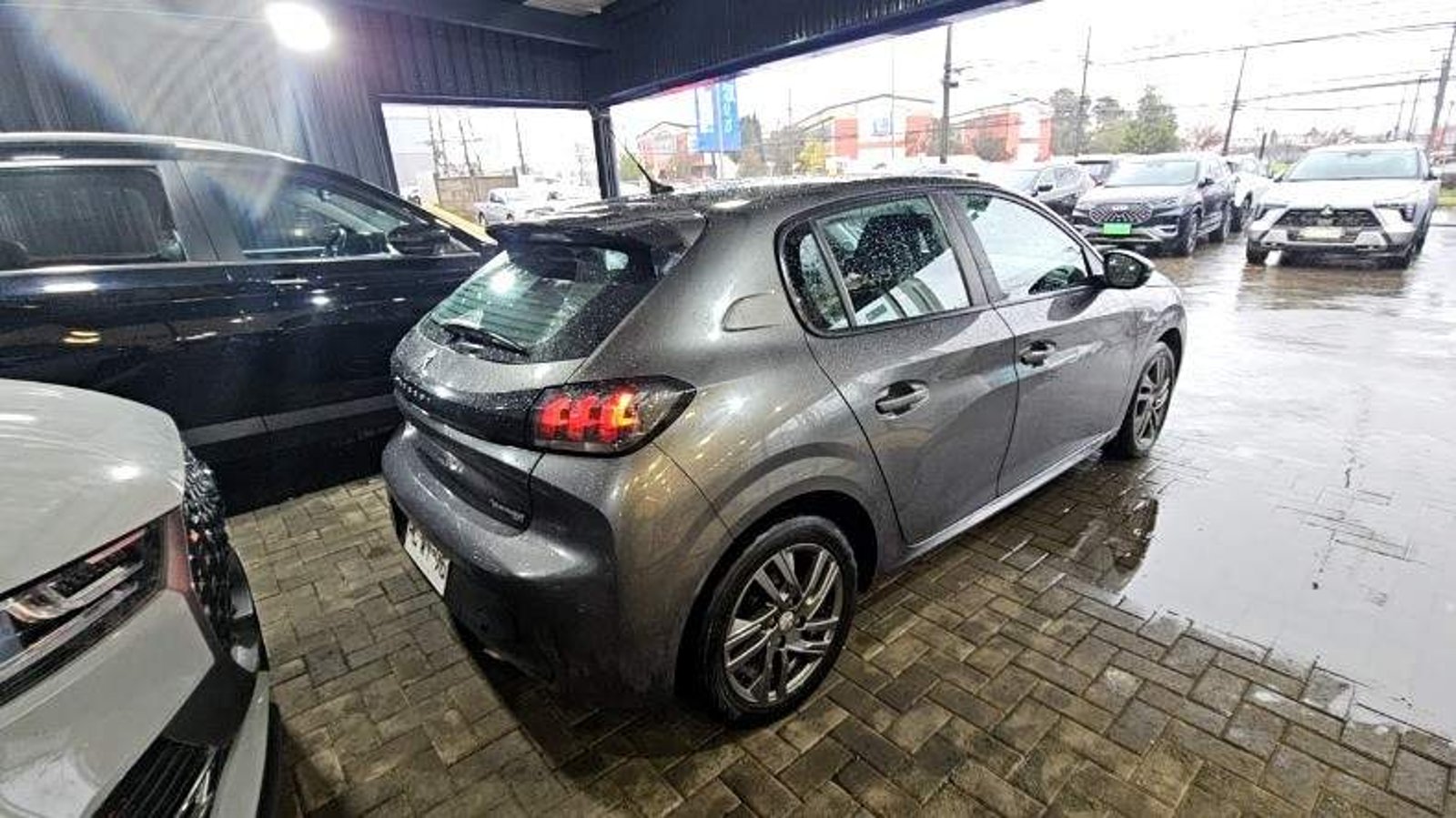 Peugeot 208 1.2 Active Pack Puretech 4x2 75 Mt 5p 2021 - Imagen 4 de 5