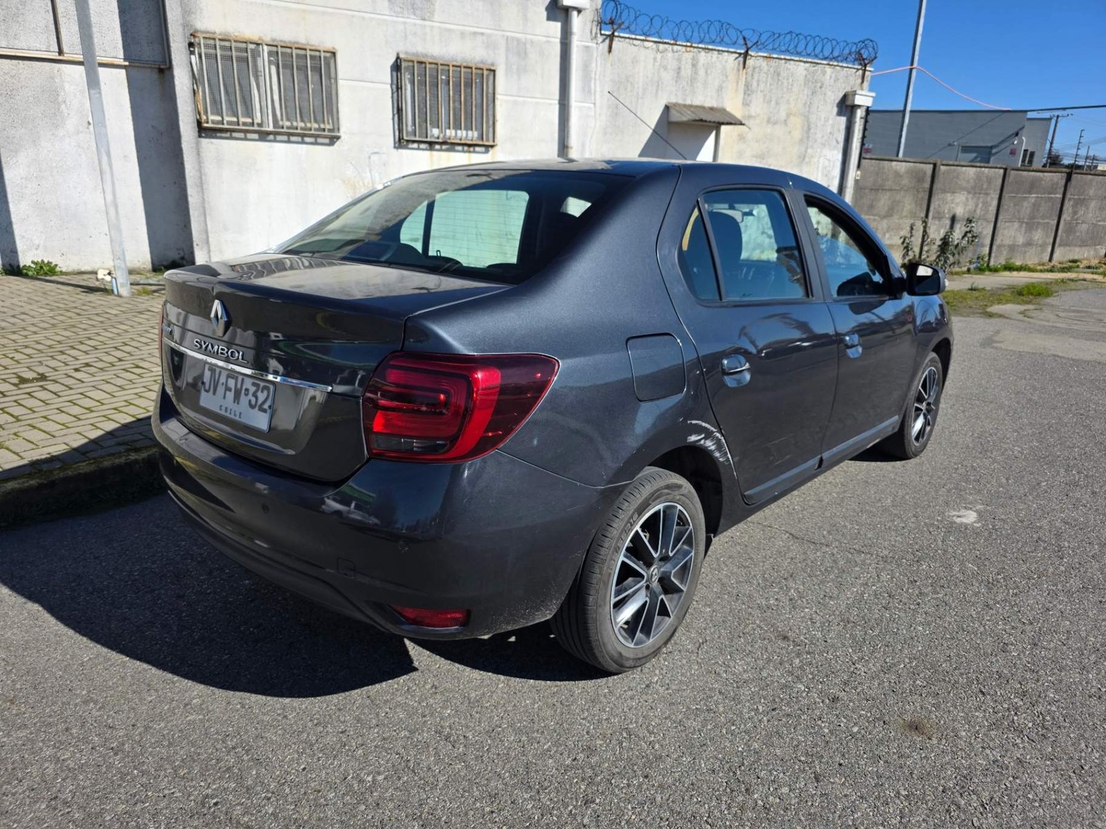 Renault Symbol 1.6 Intens 4x2 Mt 4p 2017 - Imagen 4 de 5