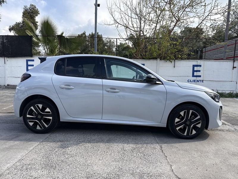 Peugeot 208 1.2 Mca Allure Mhev 136 4x2 Edct6 At 5p 2026 - Imagen 8 de 8