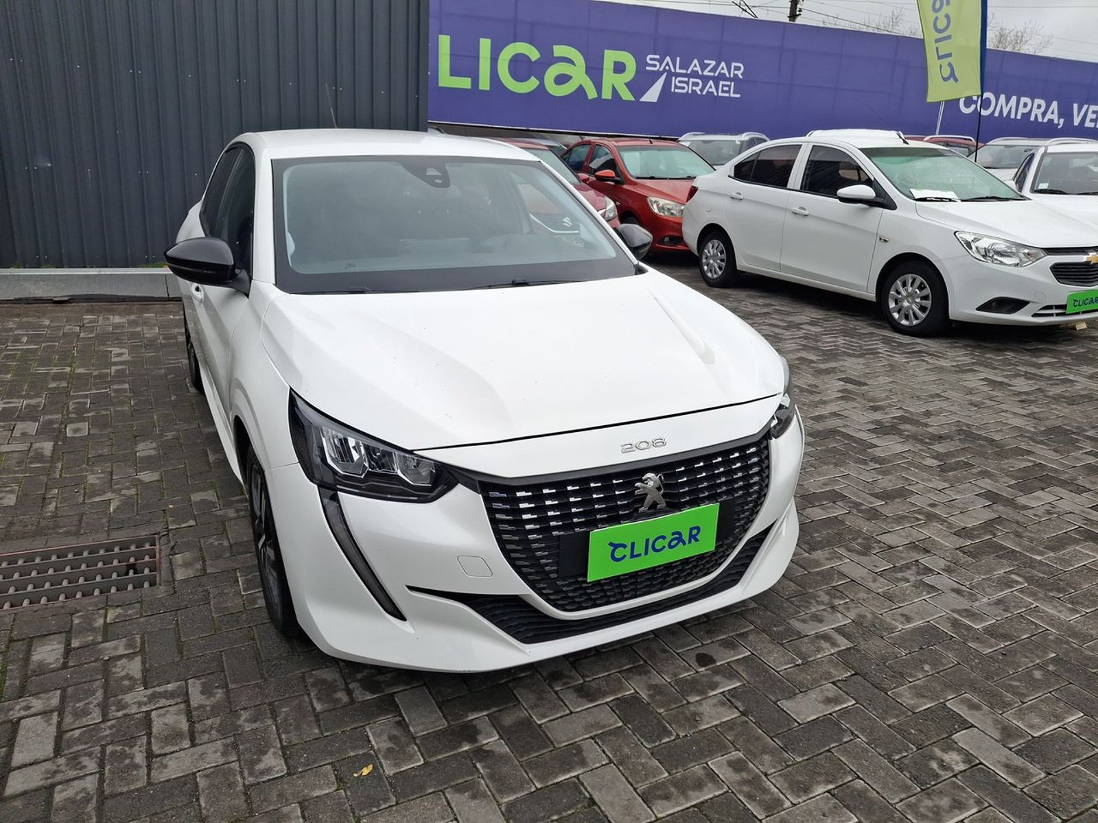 Peugeot 208 1.2 Puretech Allure Pack 130 4x2 Eat8 5p 2024 - Foto 2 de 8