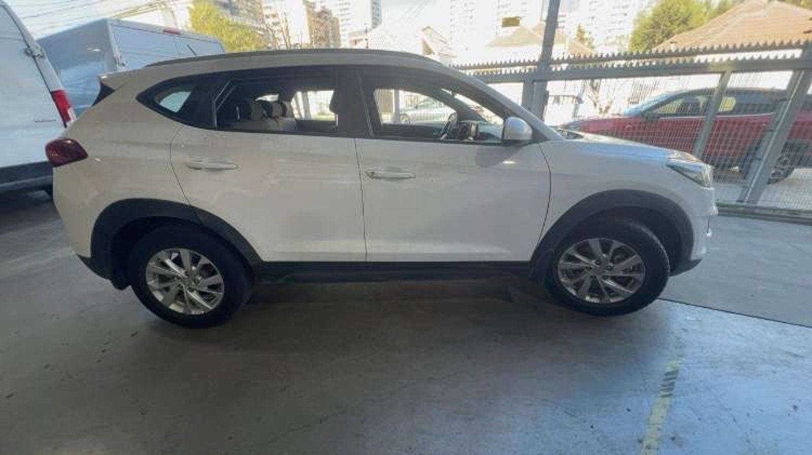 Hyundai Tucson 2.0 Plus Fl 4x2 Mt 5p 2021 - Imagen 3 de 5