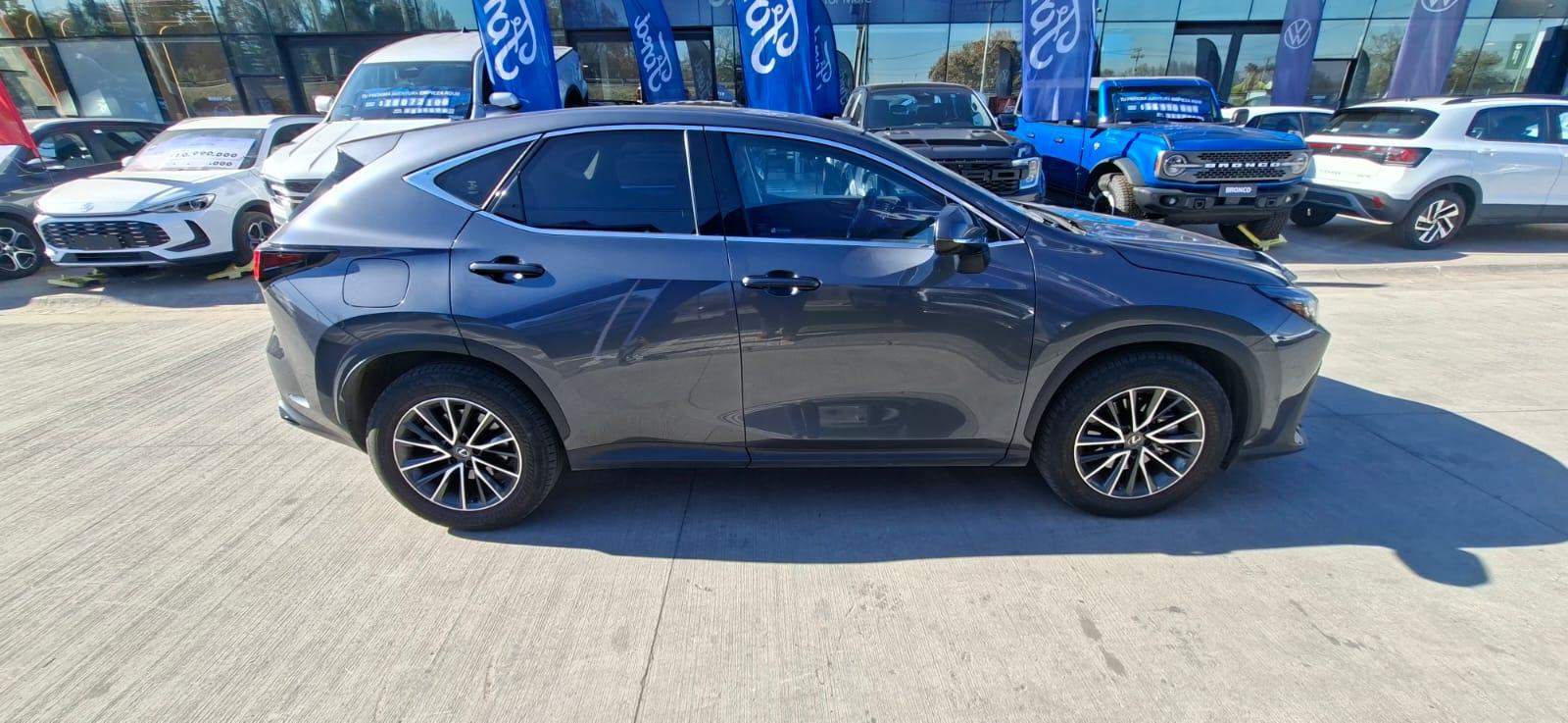 Lexus Nx450 2.5 Premium Phev Hybrid Awd At 5p 2025 - Foto 3 de 8