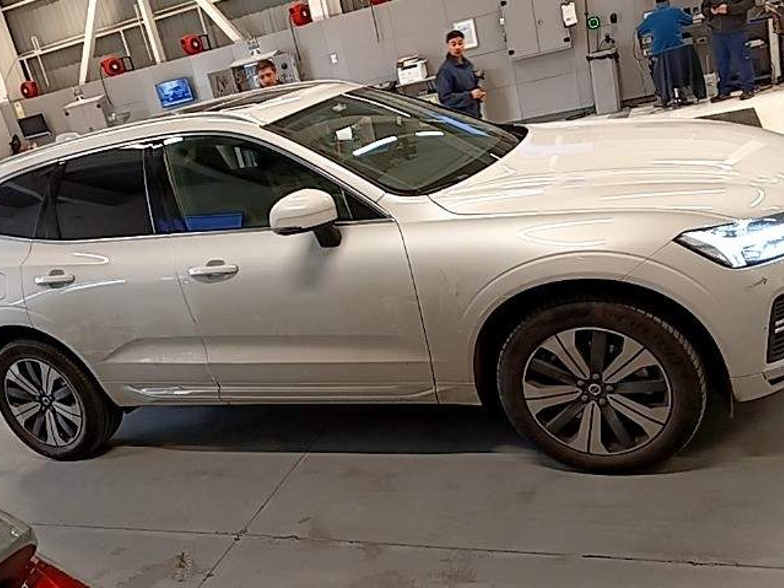 Volvo Xc60 2.0 T8 Recharge Plus Hybrid Awd At 5p 2025 - Foto 3 de 5