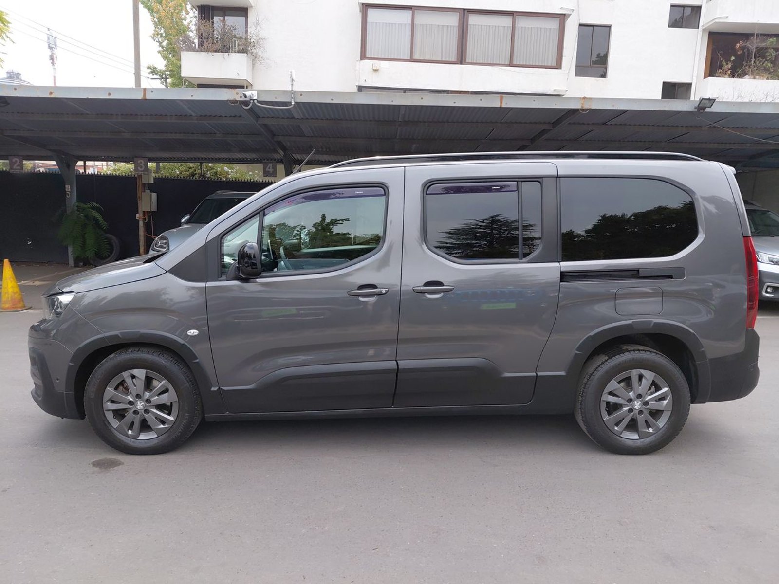 Peugeot Rifter 1.6 Allure Bluehdi Diesel 100hp 4x2 Mt6 5p 2024 - Foto 4 de 8
