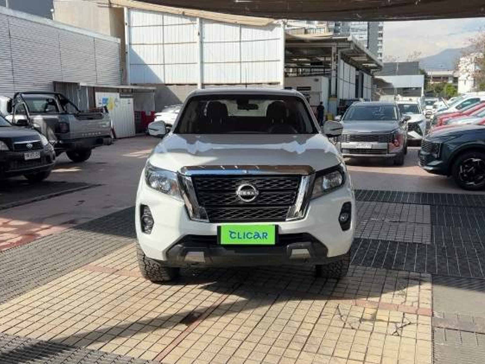 Nissan Navara 2.3d Xe Diesel 4x4 Dob.cab. At 4p 2023 - Foto 2 de 5
