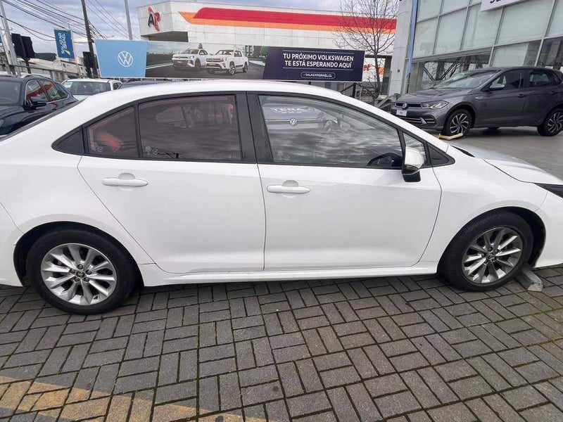Toyota Corolla 1.6 Xli 4x2 Mt 4p 2022 - Imagen 3 de 5
