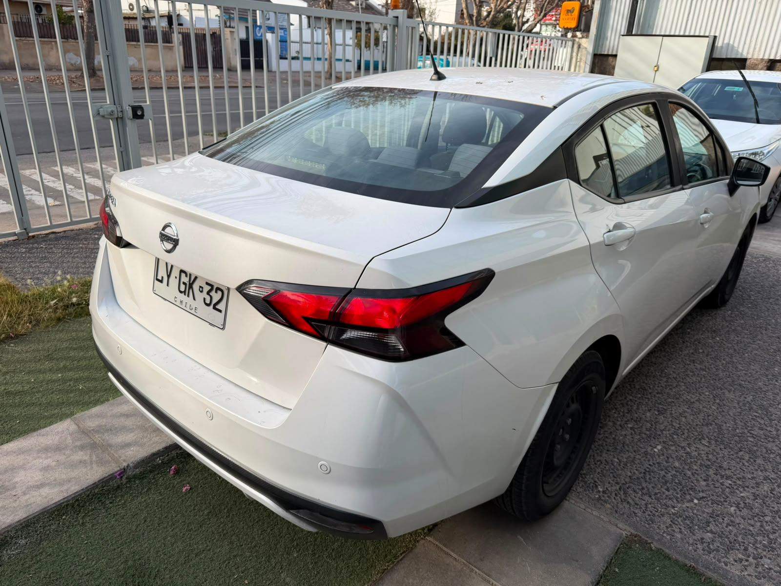 Nissan Versa 1.6 Sense 4x2 Mt 4p 2020 - Foto 4 de 8