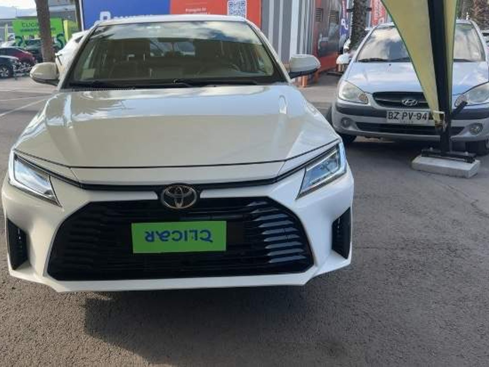 Toyota Yaris 1.5 E 4x2 Sdn Mt 4p 2023 - Foto 2 de 5