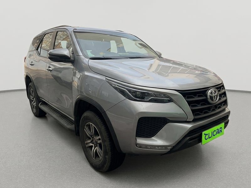 Toyota Fortunner 2.8 Sr5 Tdi Diesel 4x4 Mt 5p 2024