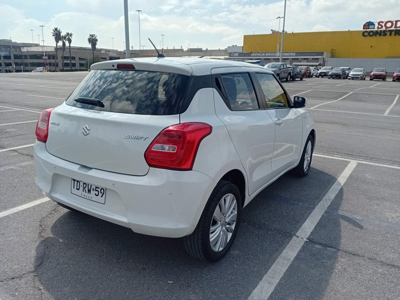 Suzuki Swift 1.2 Gl Sport Amt 4x2 Hb At 5p 2024 - Imagen 4 de 5