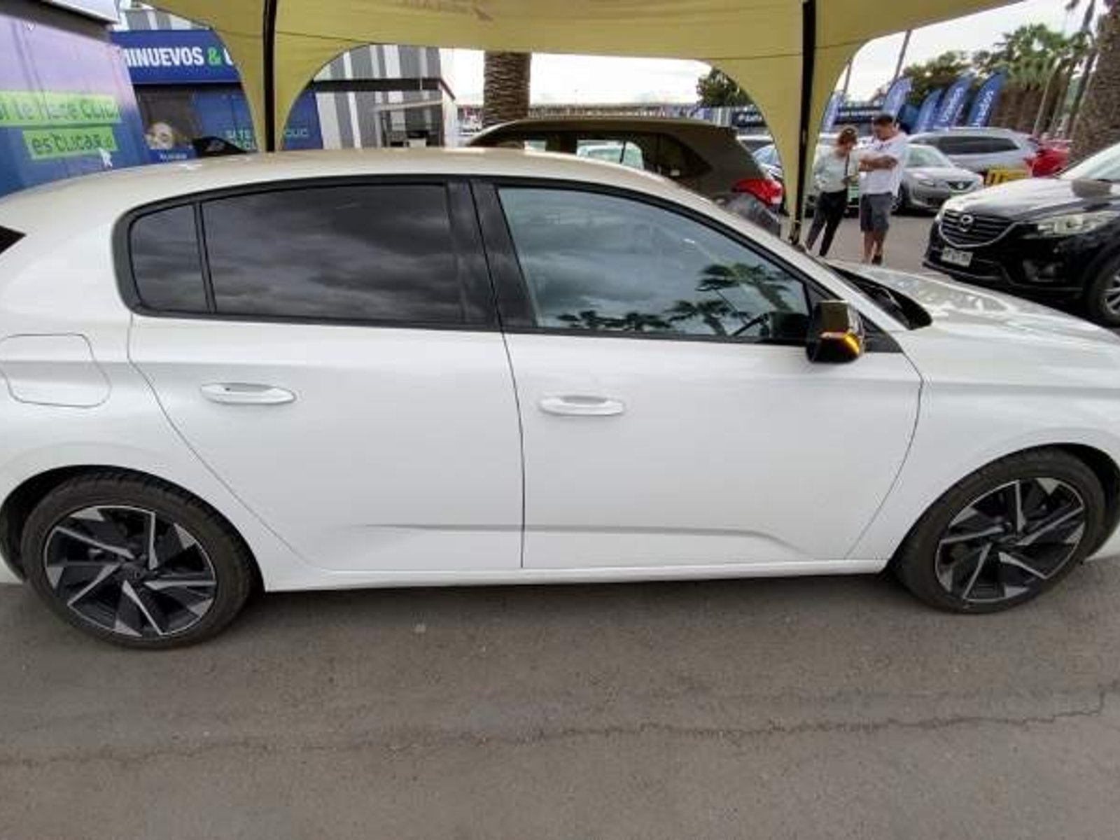 Peugeot 308 1.5 Allure Pack Bluehdi Diesel 130 4x2 Eat8 5p 2023 - Foto 3 de 5