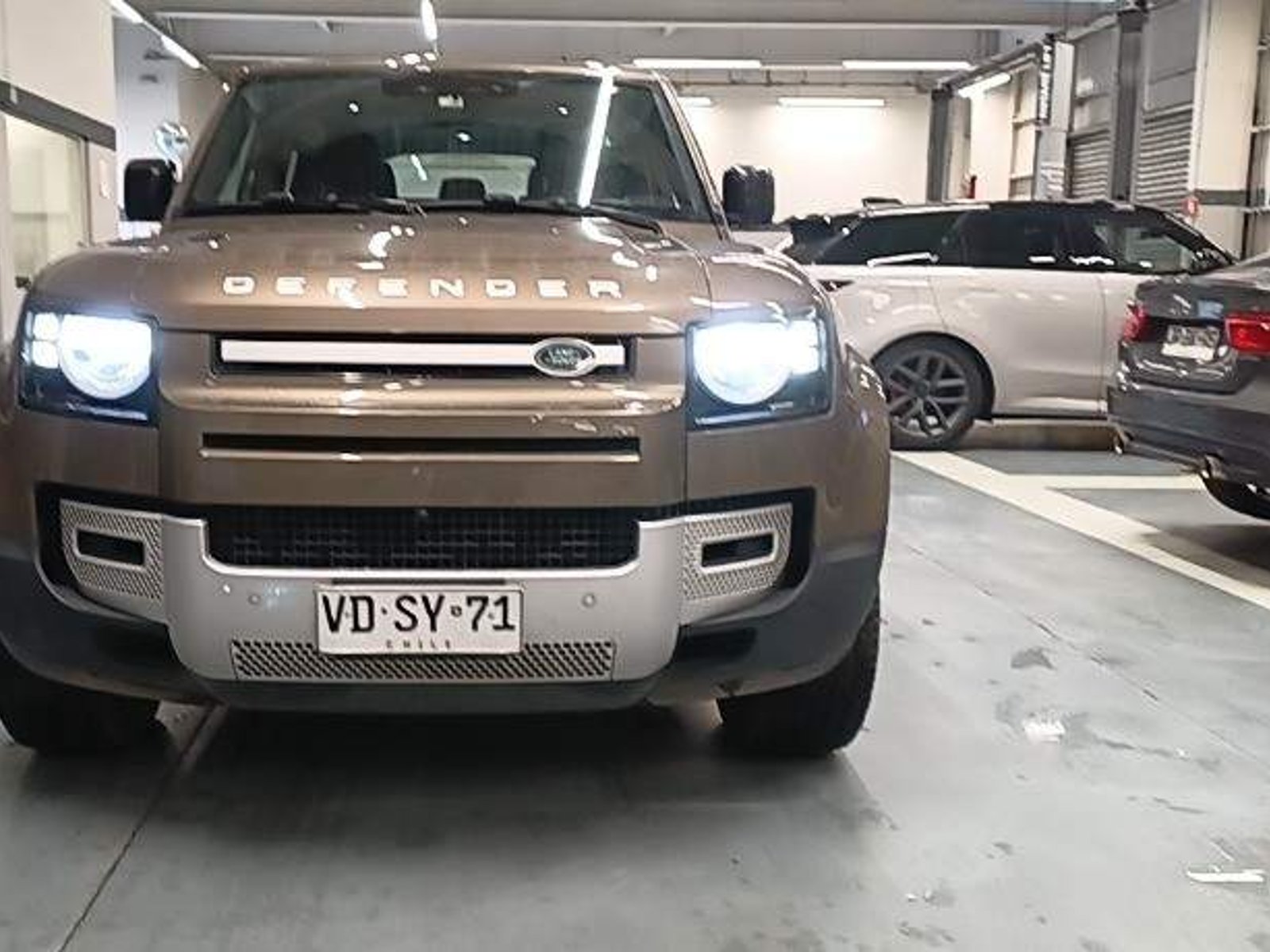 Land Rover Defender 3.0id 110 4x4 At 5p 2025 - Foto 2 de 5
