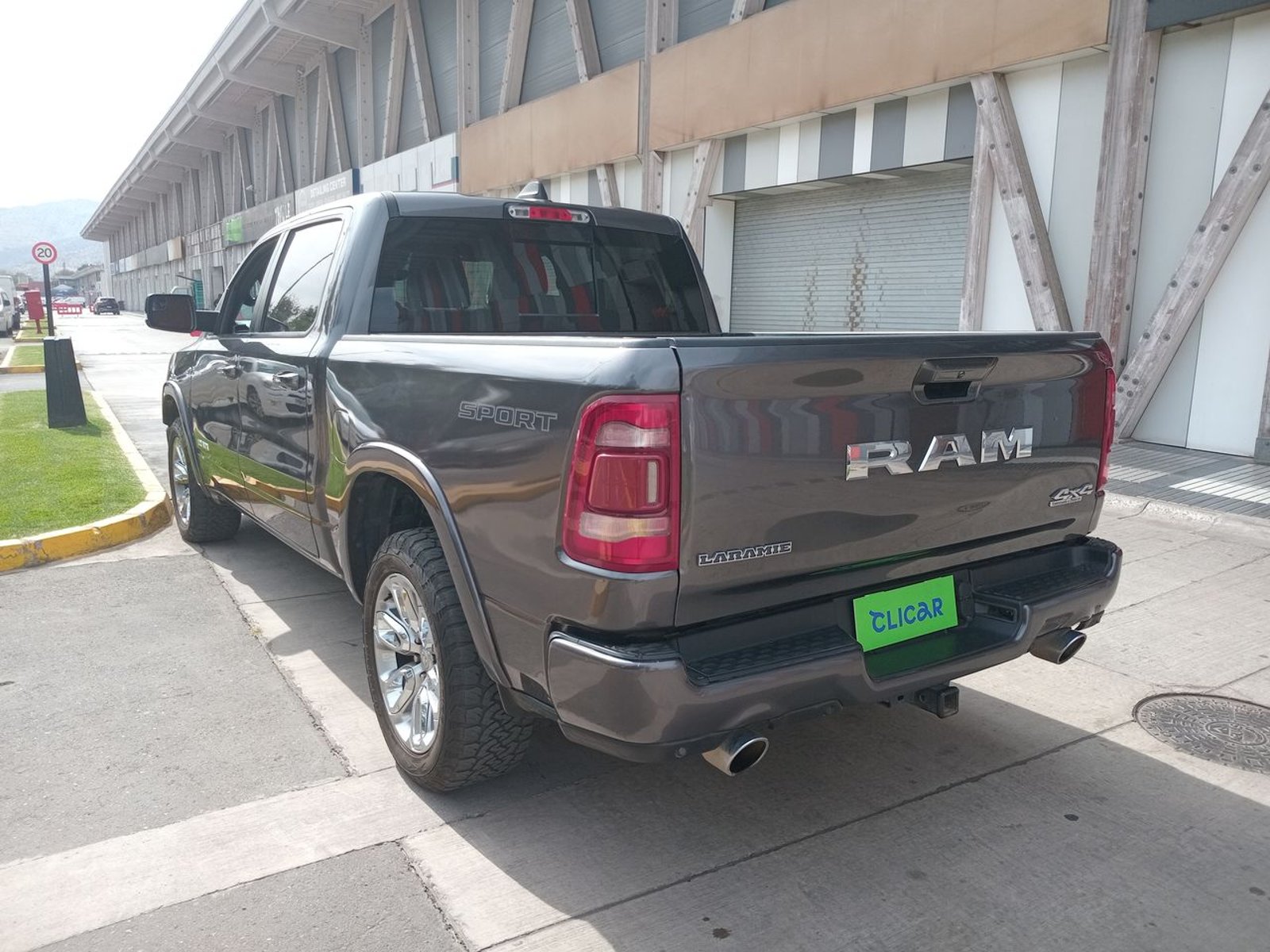 Ram 1500 5.7 Laramie Sport At 4p 2022 - Foto 5 de 8