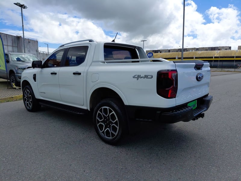 Ford Ranger 3.0 Ltd Diesel 4x4 Dob. Cab. At 4p 2025 - Imagen 5 de 8