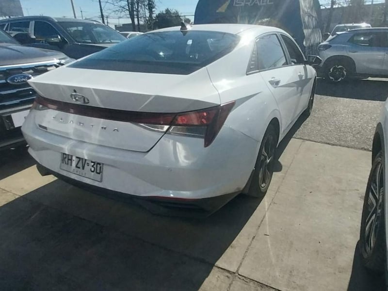 Hyundai Elantra 1.6 Cn7 Plus 4x2 Mt 4p 2022 - Imagen 4 de 5