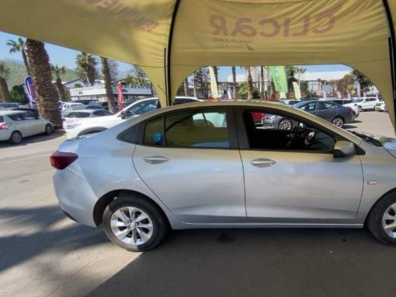 Chevrolet Onix 1.0t Ltz 4x2 Mt5 4p 2022 - Imagen 3 de 5