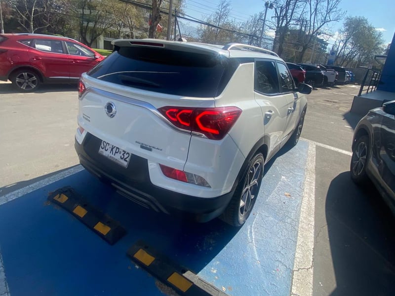 SsangYong Korando 1.6 Glx Cd211 Td Diesel 4x2 At 5p 2022 - Imagen 4 de 5