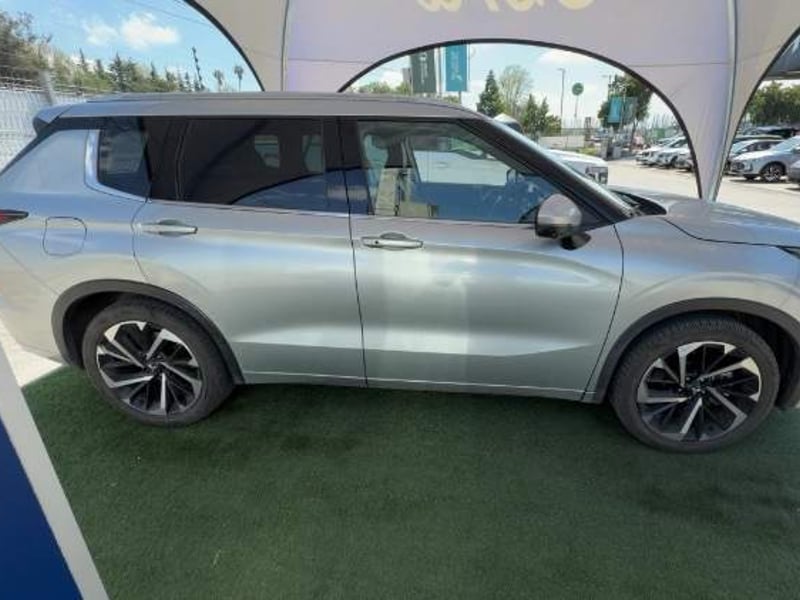 Mitsubishi Outlander 2.5 Gls Limited 4x4 At 5p 2024 - Imagen 3 de 5