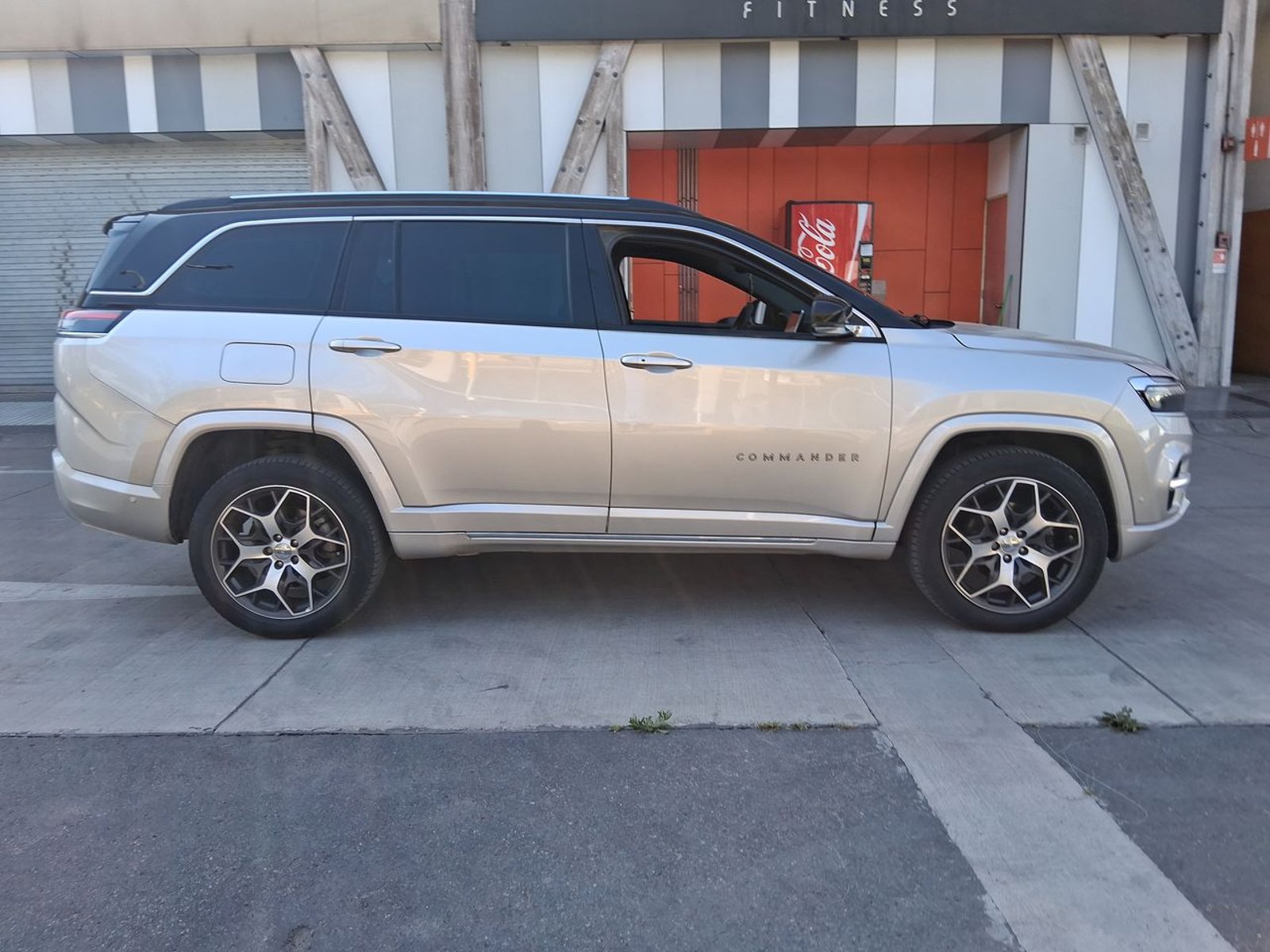 Jeep Commander 2.0t Overland Td380 Dies 4x4 9at 5p 2023 - Imagen 6 de 6