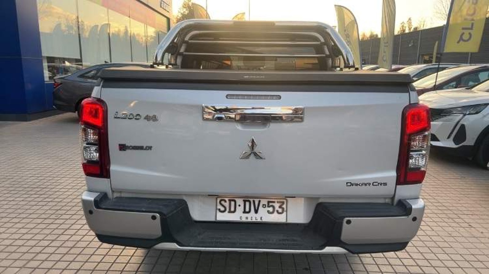 Mitsubishi L200 2.4 Dakar Crs Diesel Dob. Cab. 4x4 At 4p 2022 - Foto 5 de 8