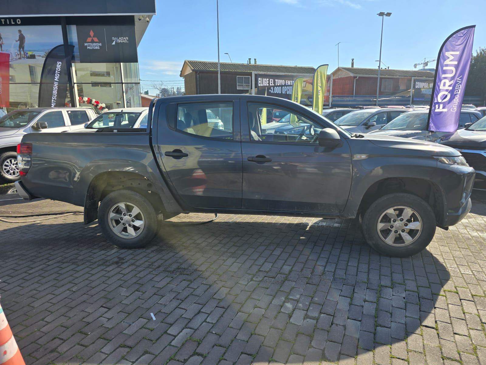Mitsubishi L200 2.4 Work Cr Diesel Dob. Cab. 4x2 Mt 4p 2023 - Foto 3 de 8