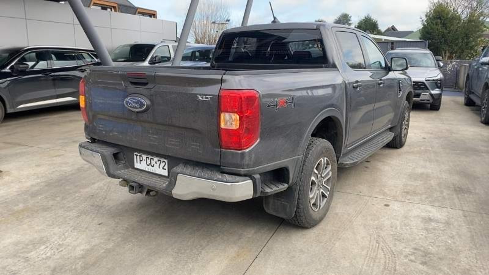 Ford Ranger 2.0 Xlt Diesel 4x4 Dob. Cab. At 4p 2024 - Imagen 4 de 5