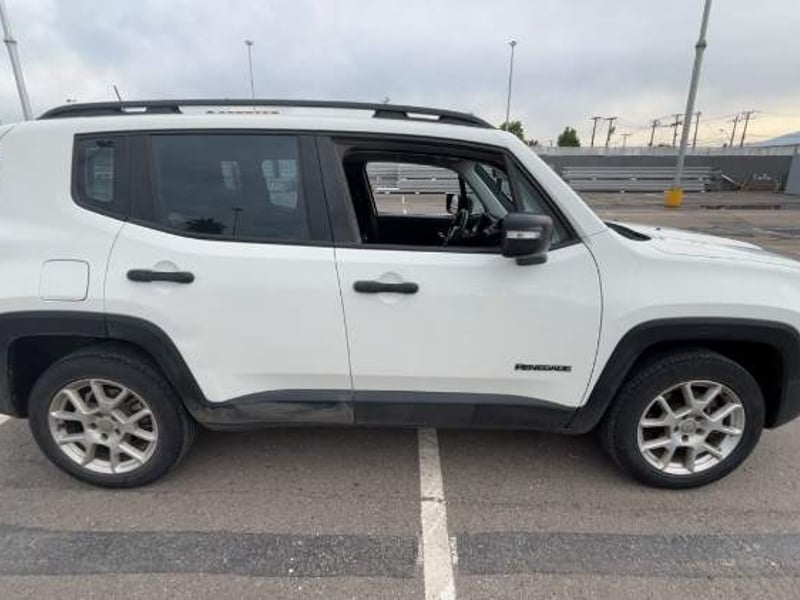 Jeep Renegade 1.8 Sport 4x2 Mt 5p 2022 - Imagen 3 de 5